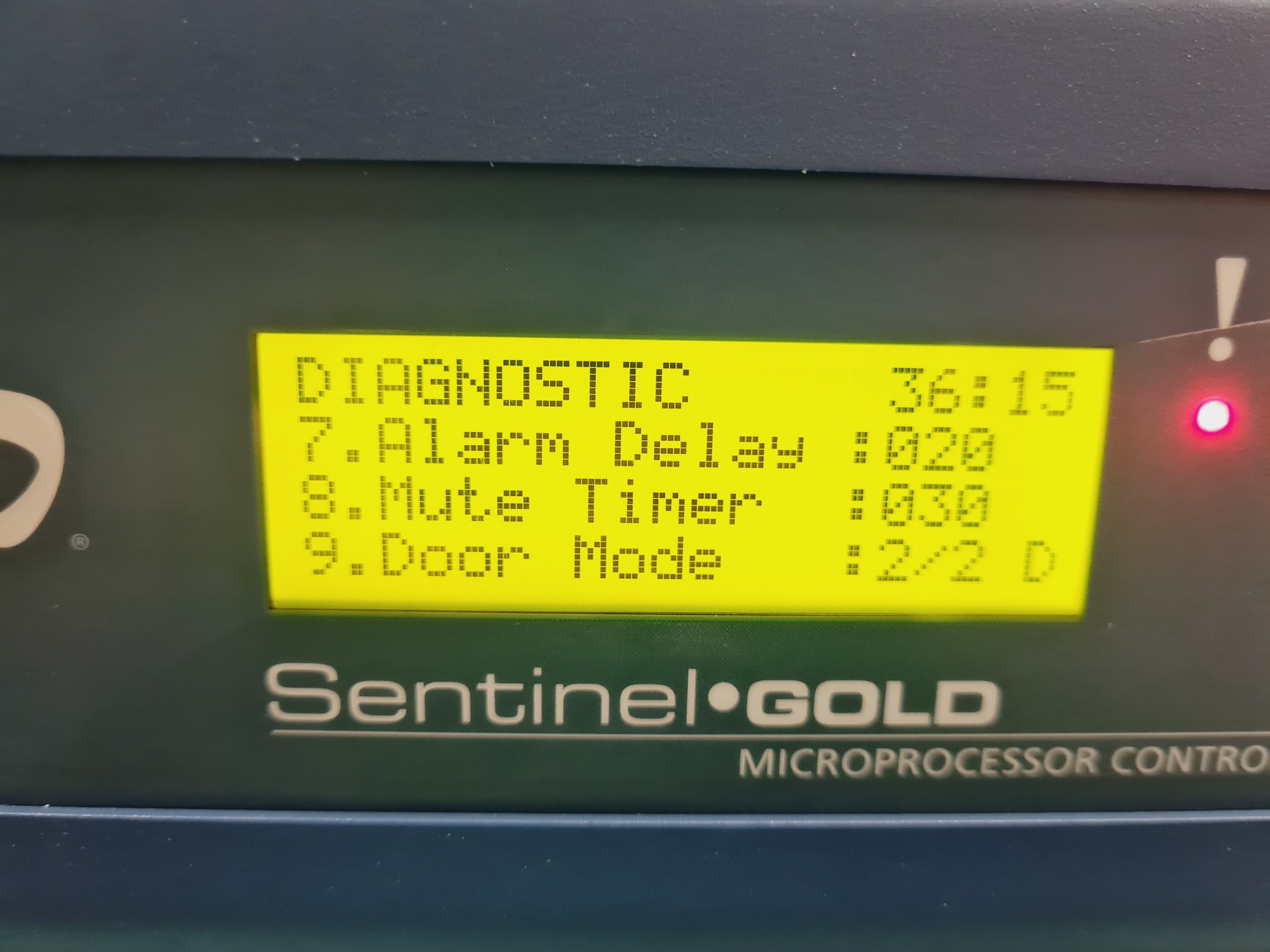 Image of Esco Isoclean HPI-4G8-PS2 Platform Isolator with Esco Glove Leak Tester