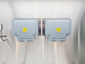 Thumbnail image of Esco Isoclean HPI-4G8-PS2 Platform Isolator with Esco Glove Leak Tester