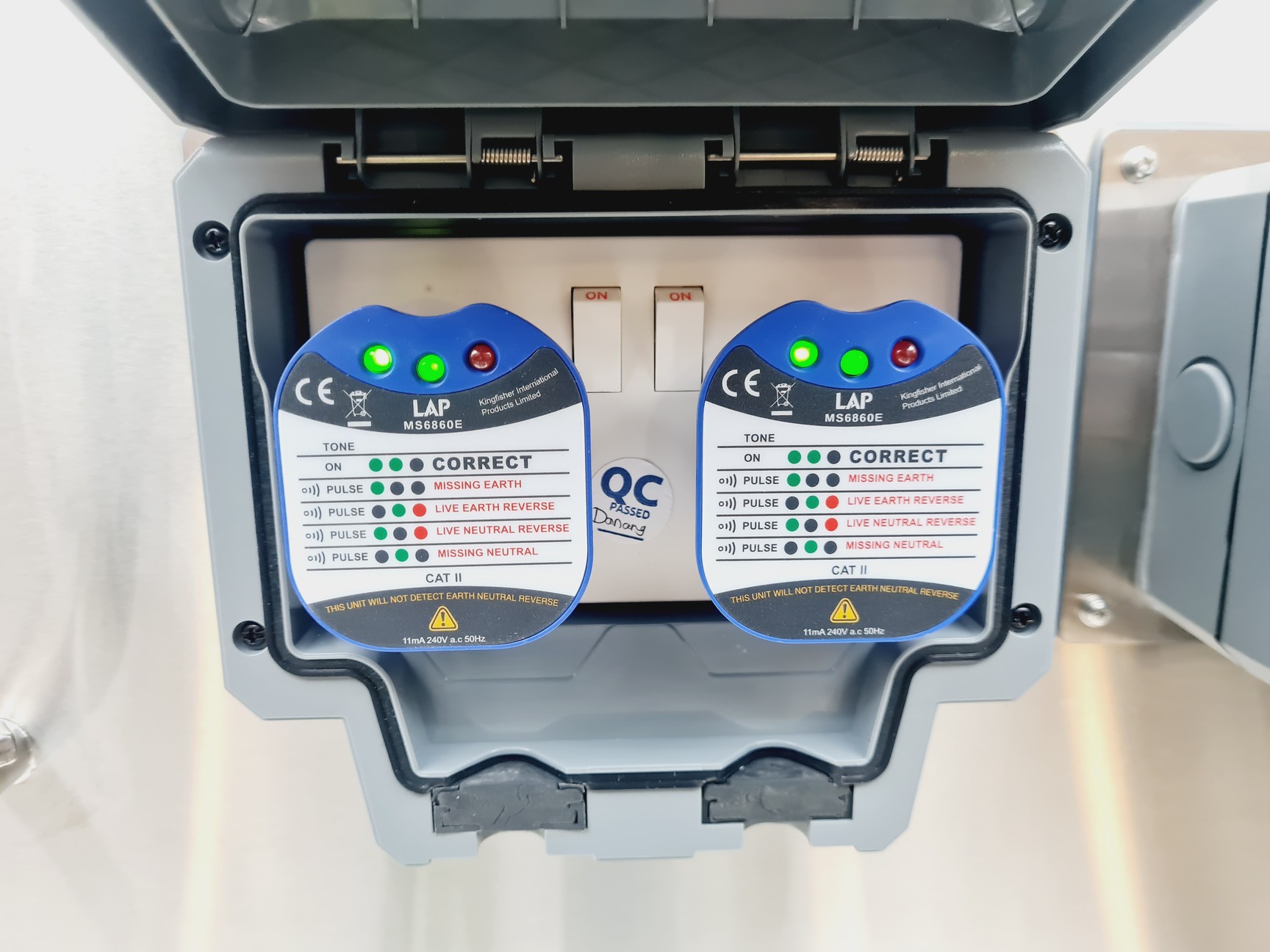 Image of Esco Isoclean HPI-4G8-PS2 Platform Isolator with Esco Glove Leak Tester