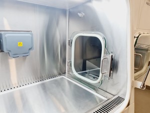 Thumbnail image of Esco Isoclean HPI-4G8-PS2 Platform Isolator with Esco Glove Leak Tester