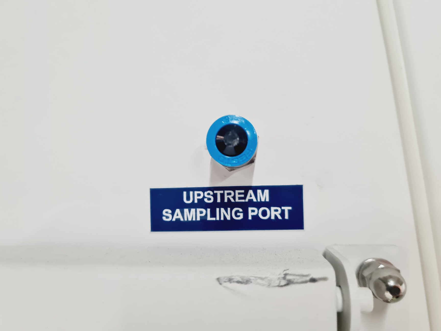 Image of Esco Isoclean HPI-4G8-PS2 Platform Isolator with Esco Glove Leak Tester