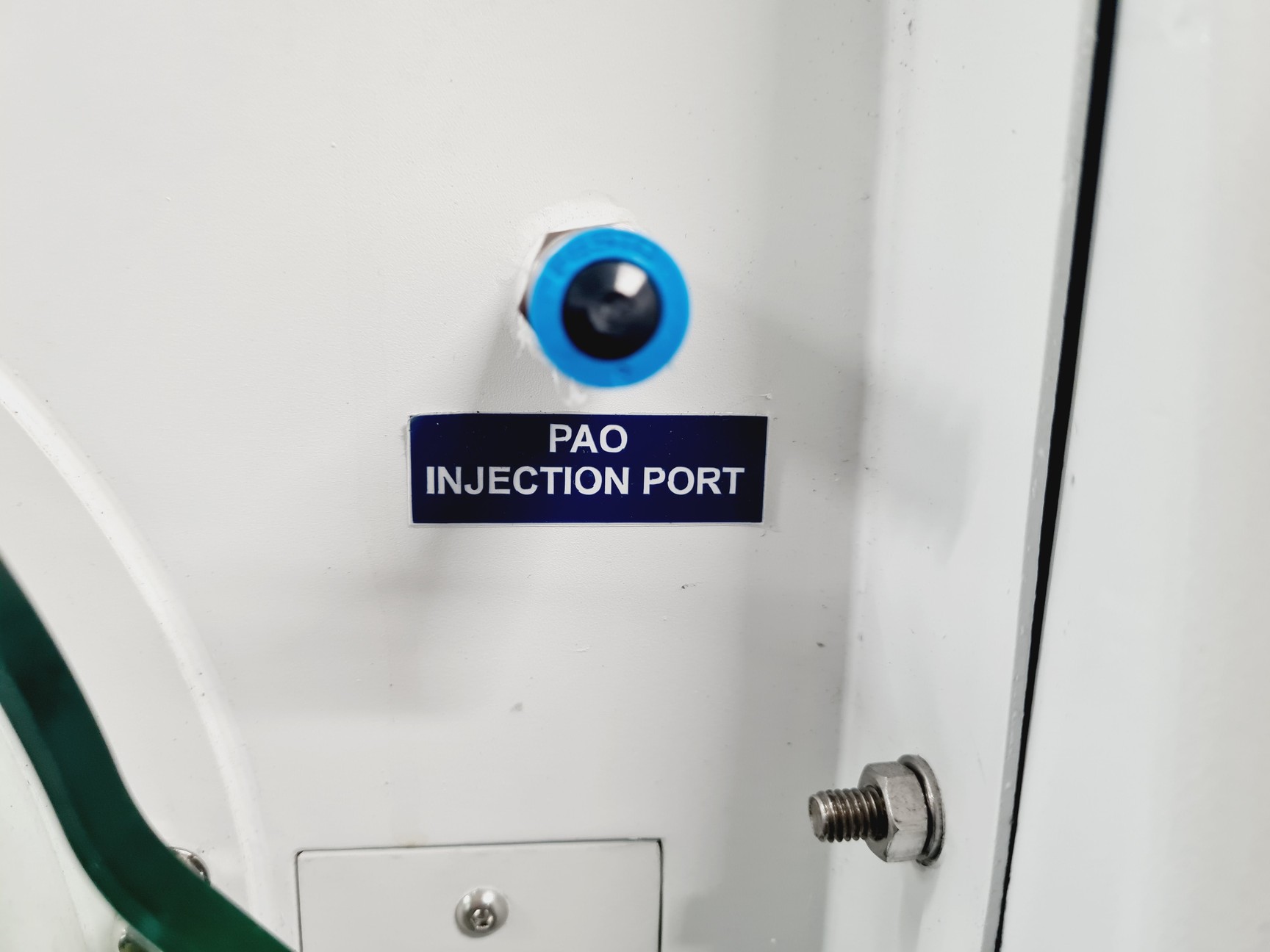Image of Esco Isoclean HPI-4G8-PS2 Platform Isolator with Esco Glove Leak Tester