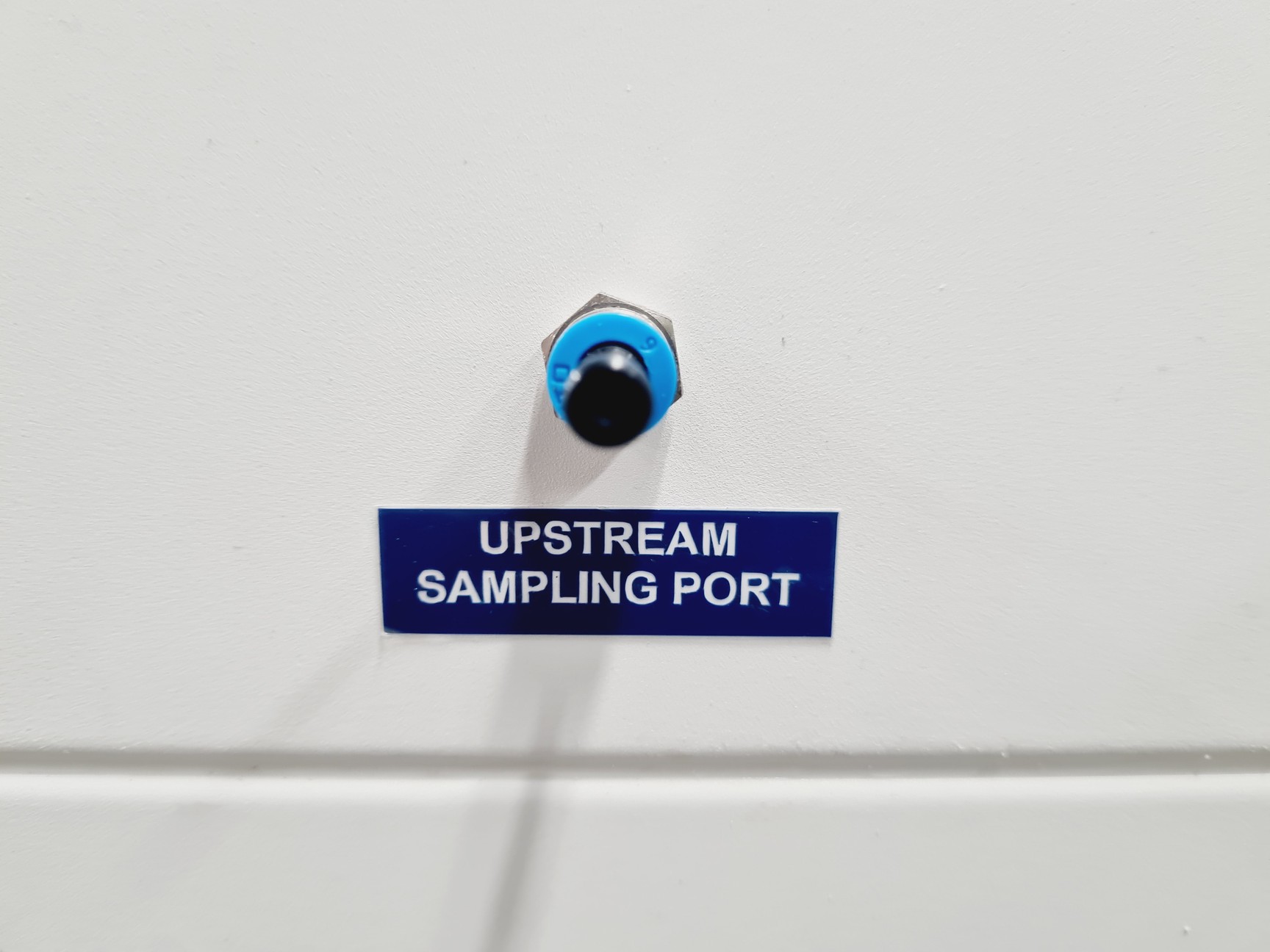 Image of Esco Isoclean HPI-4G8-PS2 Platform Isolator with Esco Glove Leak Tester