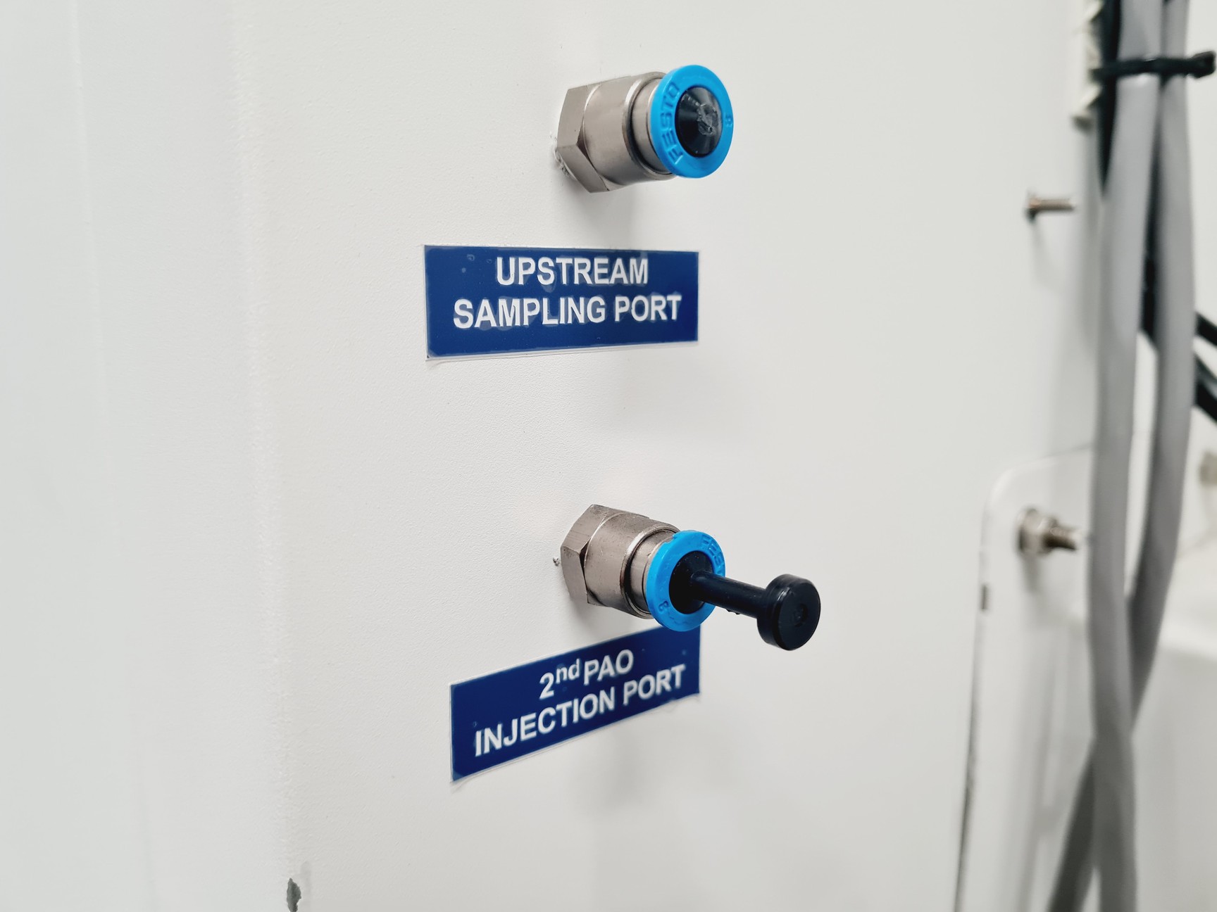 Image of Esco Isoclean HPI-4G8-PS2 Platform Isolator with Esco Glove Leak Tester