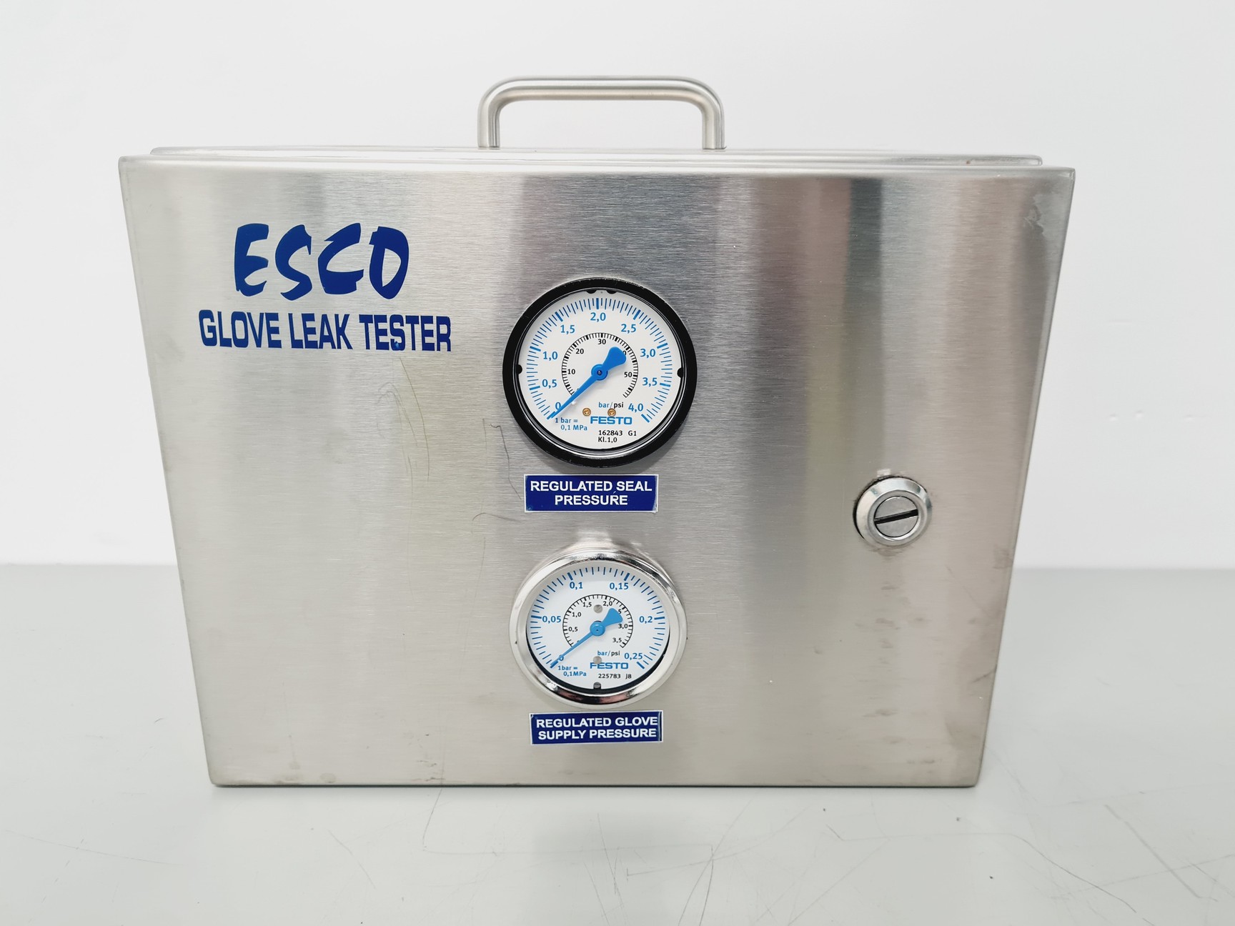 Image of Esco Isoclean HPI-4G8-PS2 Platform Isolator with Esco Glove Leak Tester