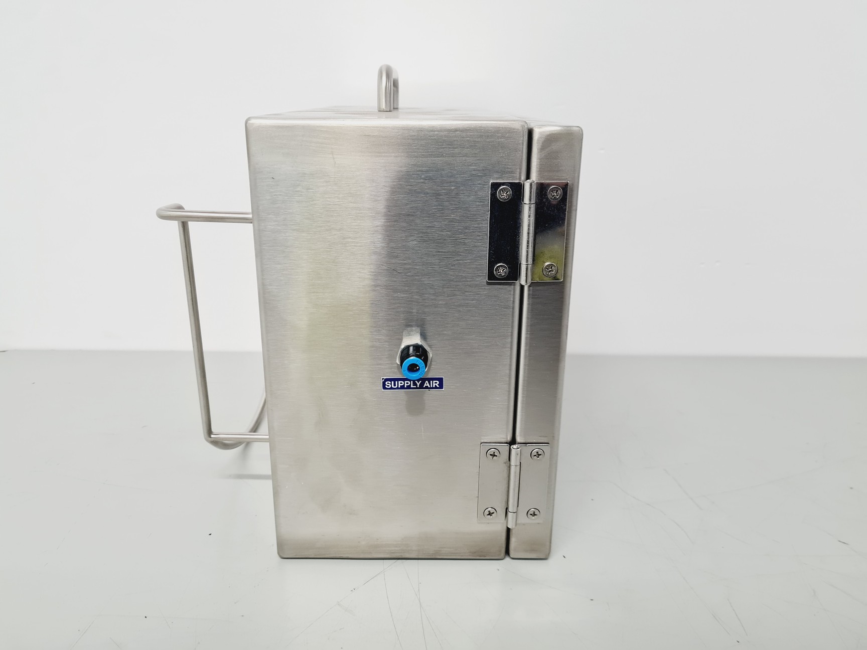 Image of Esco Isoclean HPI-4G8-PS2 Platform Isolator with Esco Glove Leak Tester