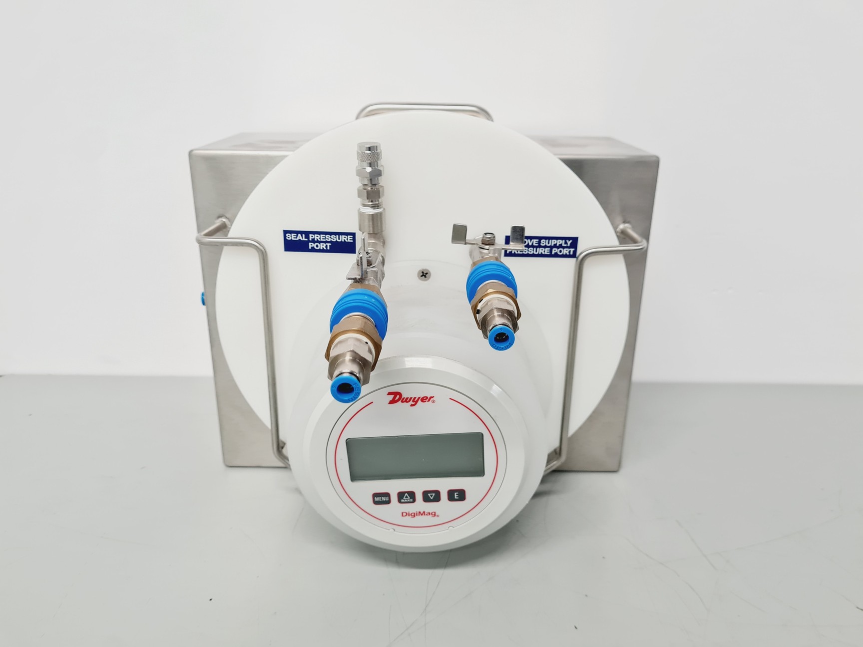 Image of Esco Isoclean HPI-4G8-PS2 Platform Isolator with Esco Glove Leak Tester