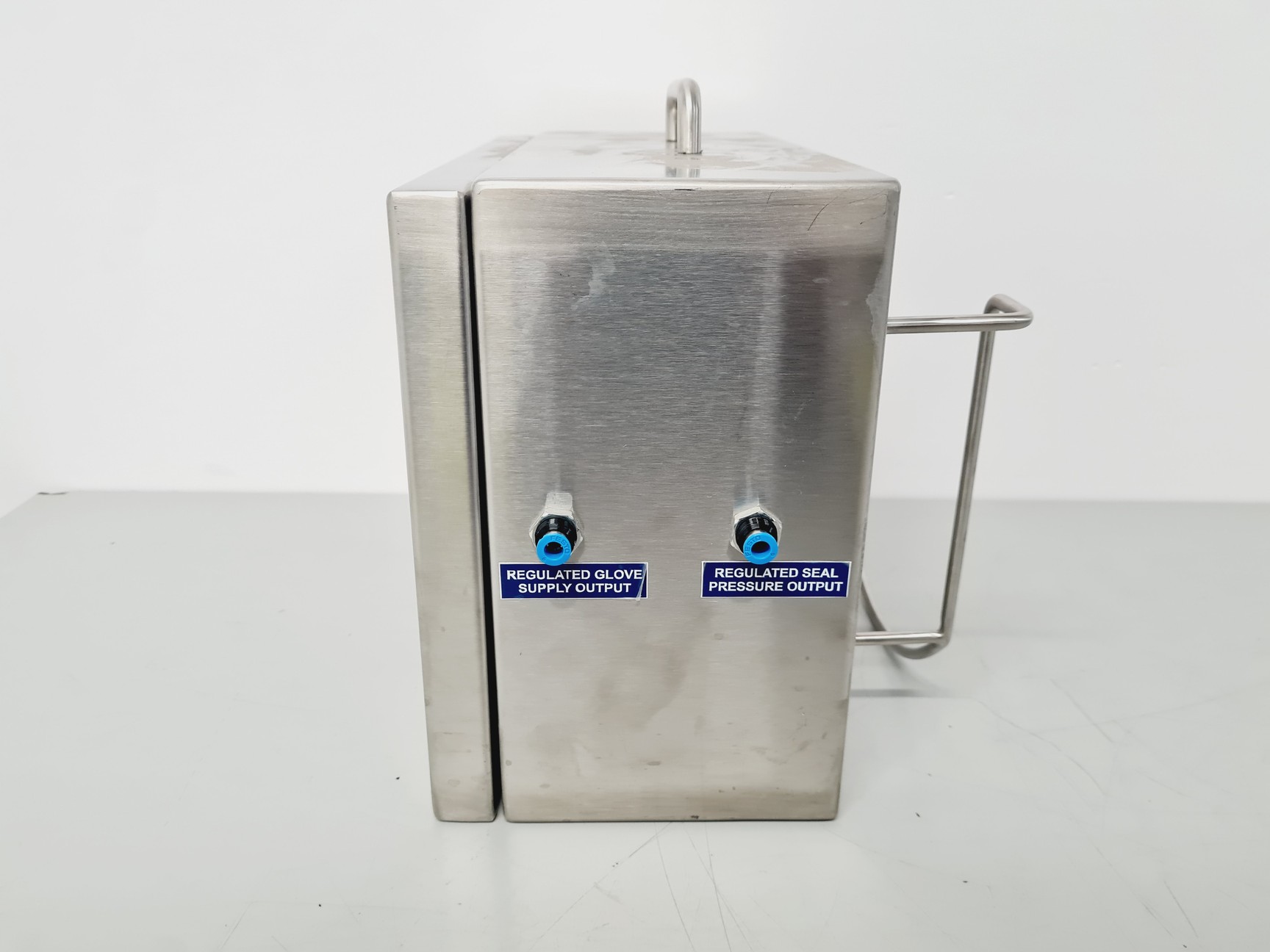 Image of Esco Isoclean HPI-4G8-PS2 Platform Isolator with Esco Glove Leak Tester