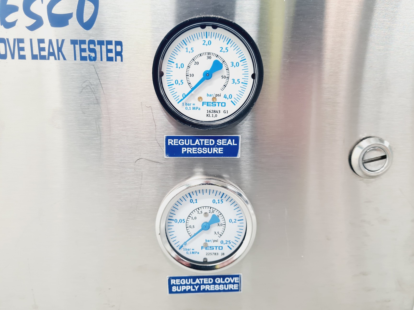 Image of Esco Isoclean HPI-4G8-PS2 Platform Isolator with Esco Glove Leak Tester