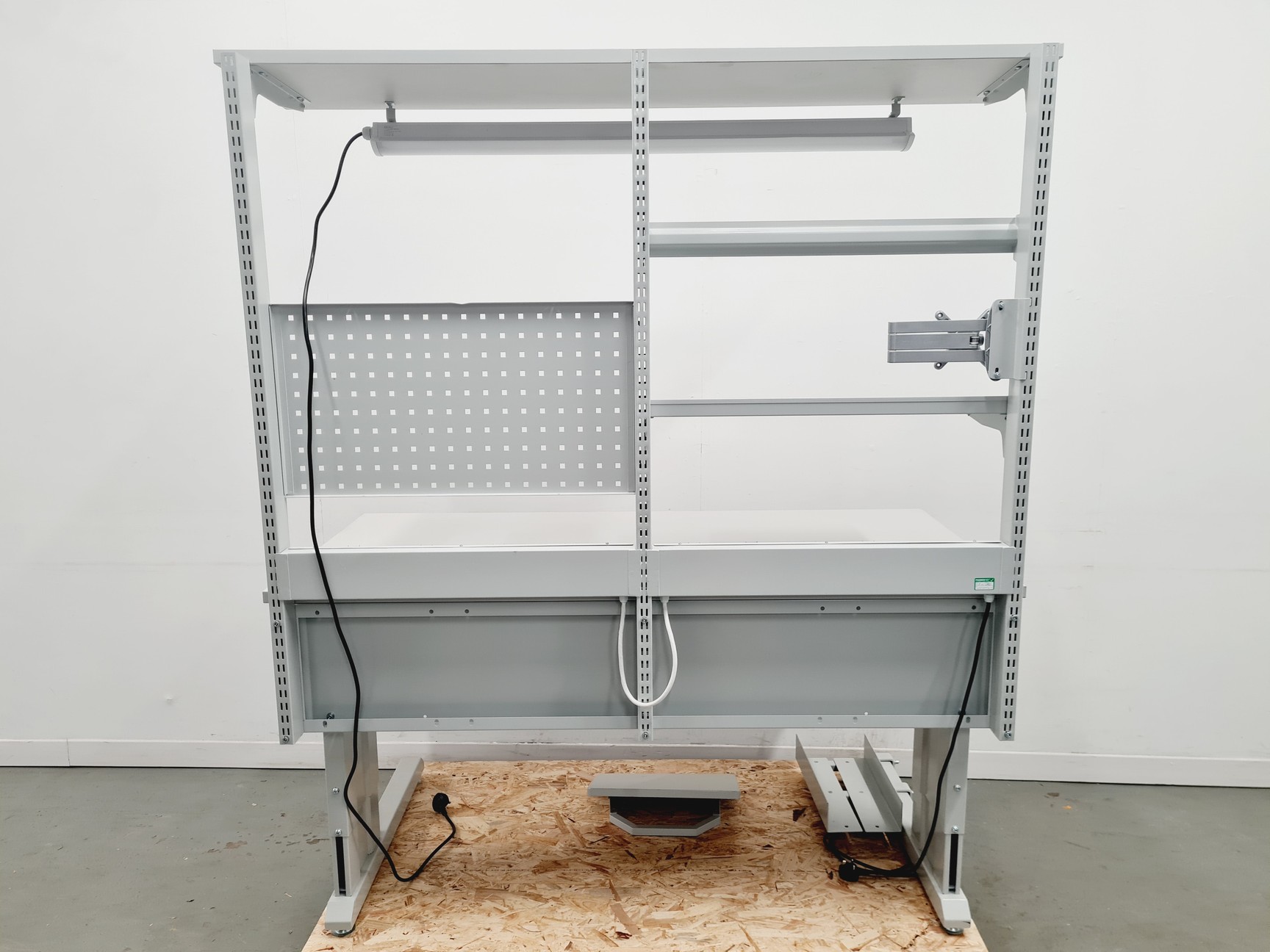 Image of ESD Workbench 1600mm with Light and 8 Power Sockets Lab