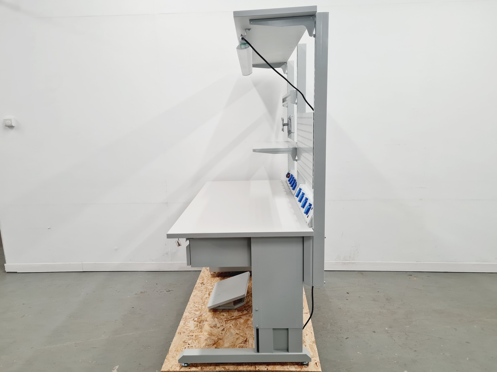 Image of ESD Workbench 1600mm with Light and 8 Power Sockets Lab