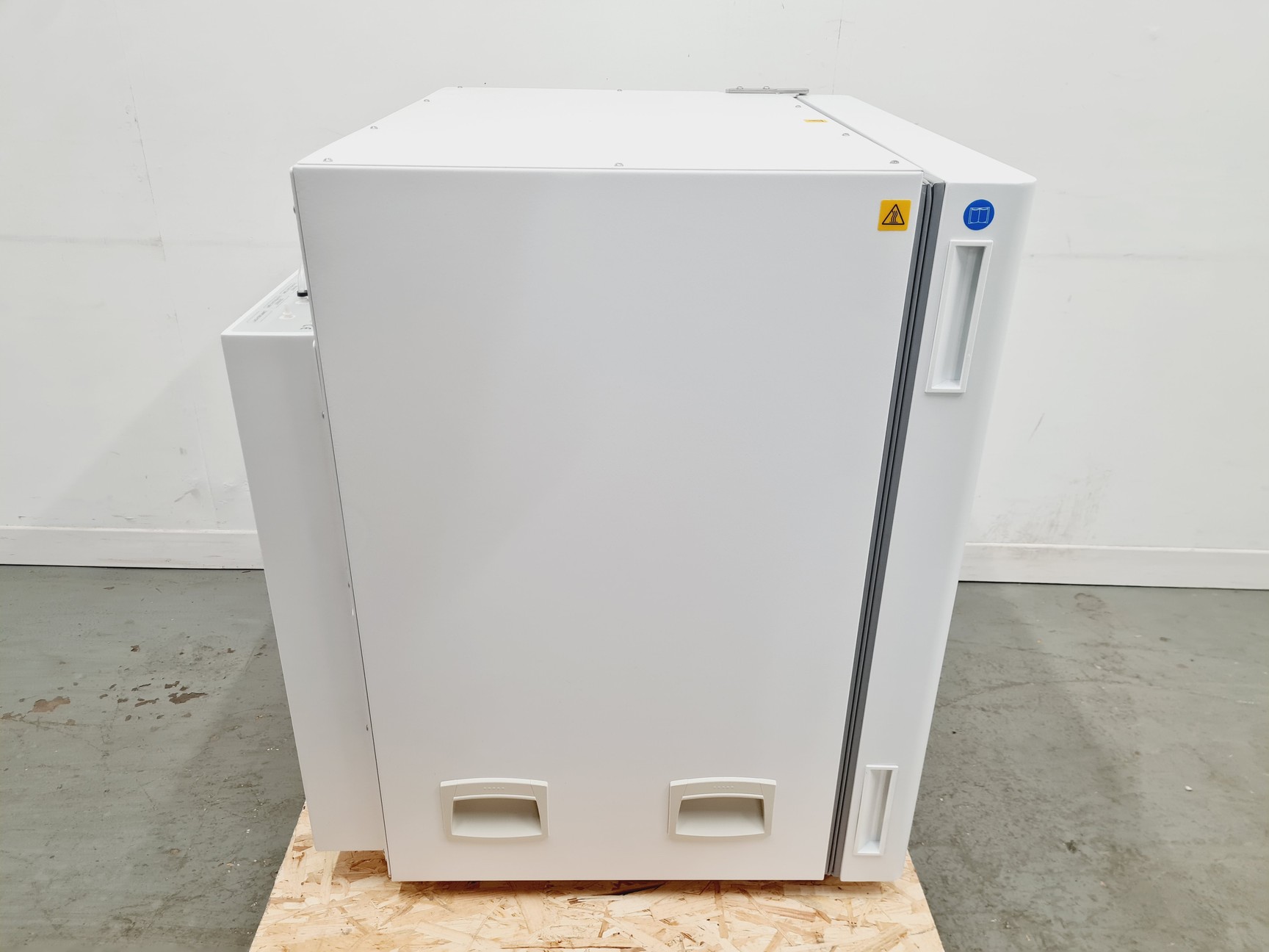 Image of LEEC Touch 190 S Culture Safe CO2 Incubator