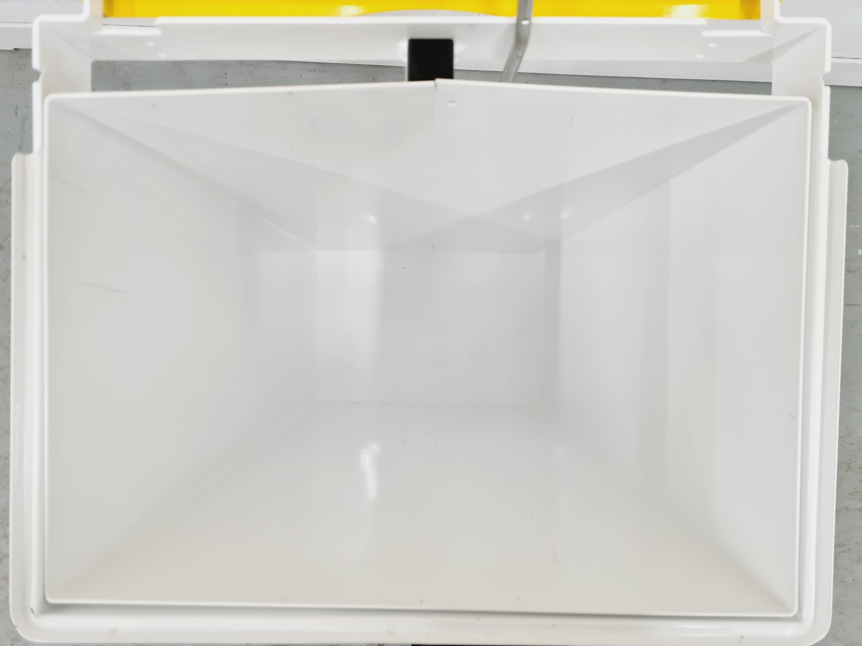 Image of EVO 30 Mono Disposable Rectangular Waste Bin with Single Lid 30L