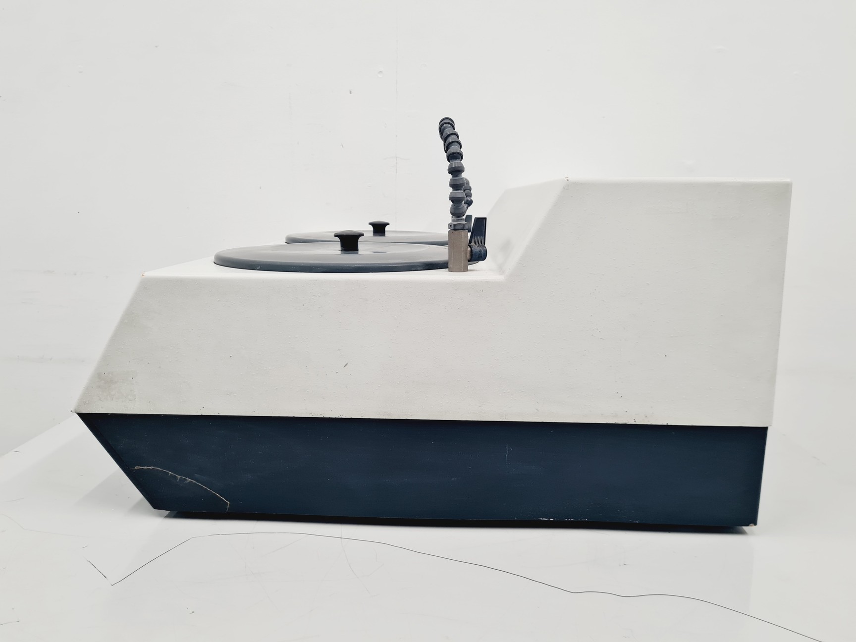 Image of Buehler MetaServ 2000 – 200mm – Dual Disc - Single Speed Polishing Machine