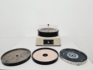 Image of Buehler VibroMet Polisher w/ 3 x Polishing Disc