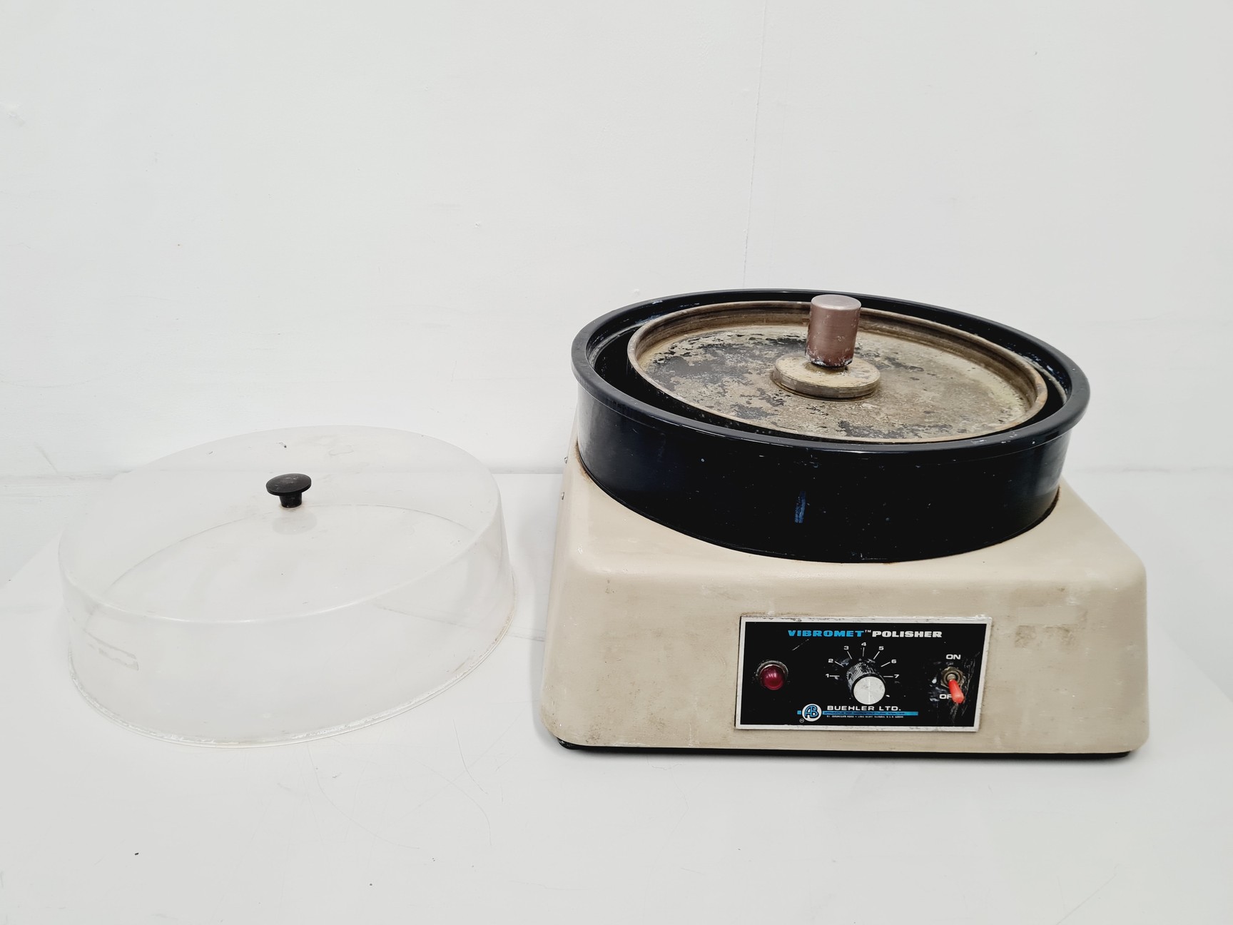 Image of Buehler VibroMet Polisher w/ 3 x Polishing Disc