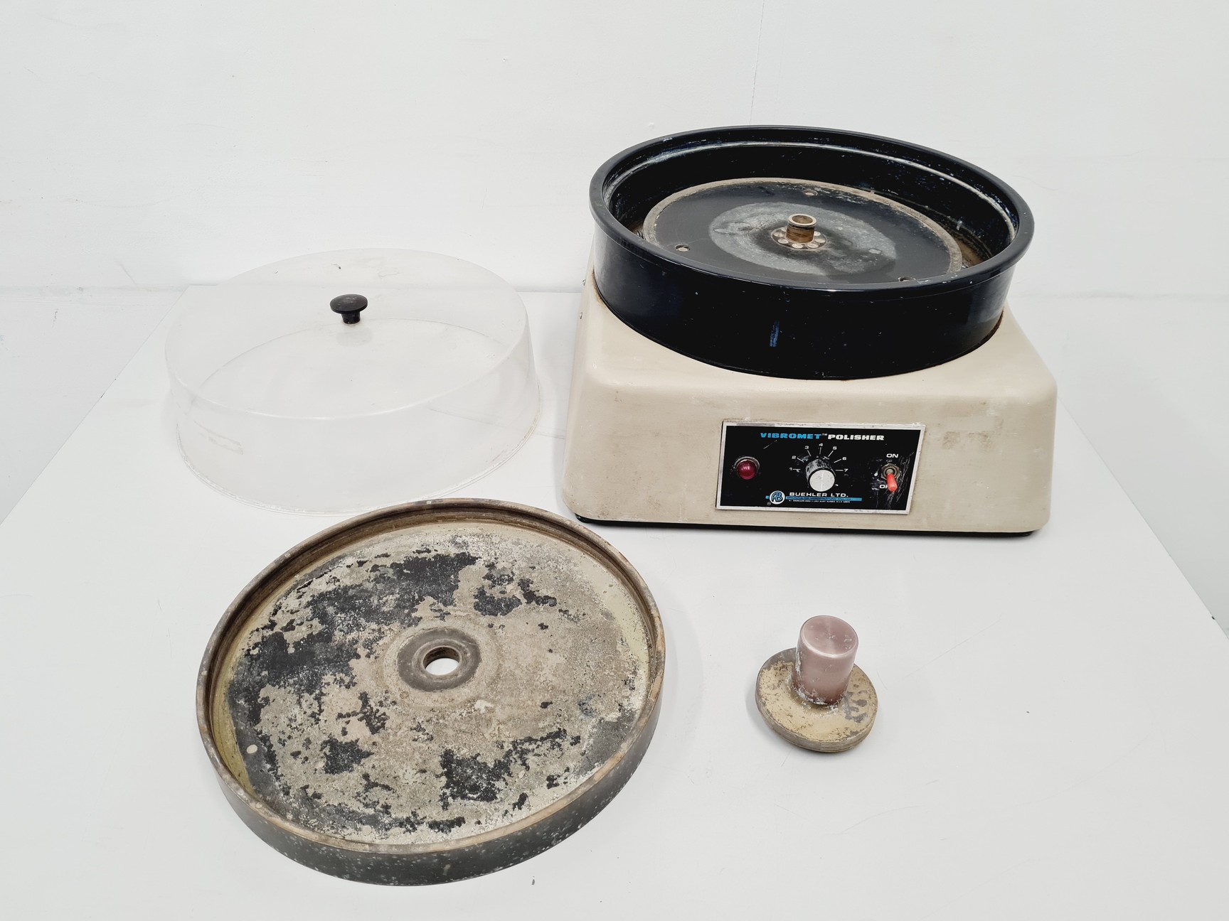Image of Buehler VibroMet Polisher w/ 3 x Polishing Disc