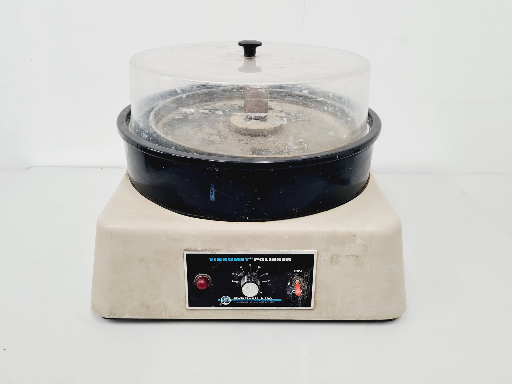 Image of Buehler VibroMet Polisher w/ 3 x Polishing Disc