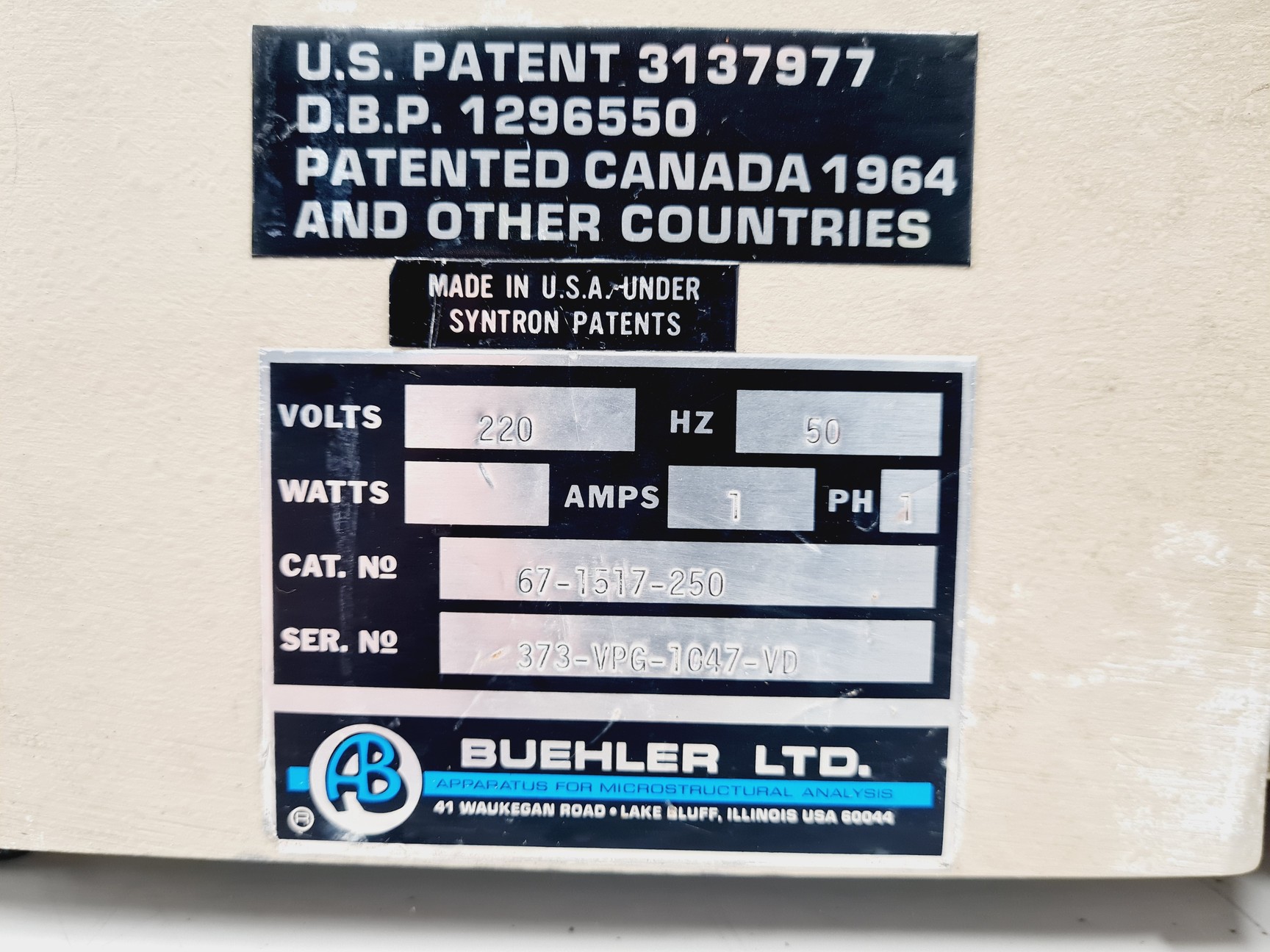 Image of Buehler VibroMet Polisher w/ 3 x Polishing Disc