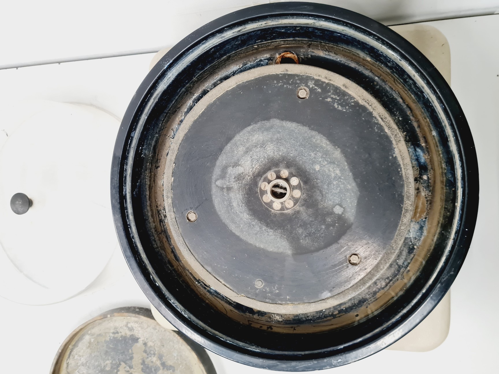 Image of Buehler VibroMet Polisher w/ 3 x Polishing Disc