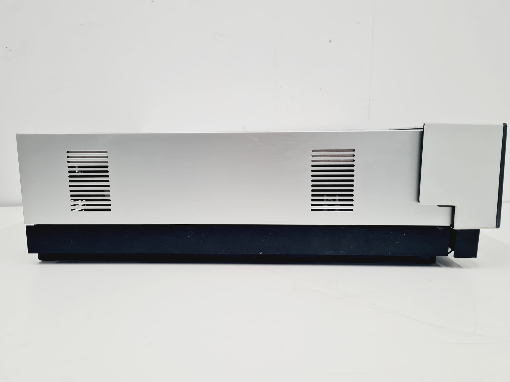 Image of Dionex UltiMate 3000 Diode Array Detector - 5082.0010 Lab