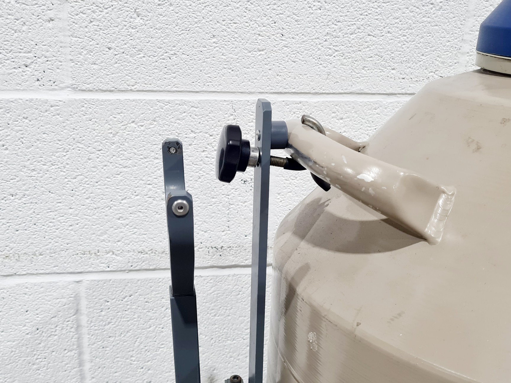 Image of Taylor-Wharton 35 LD Nitrogen Dewar for Dispensing on Wheeled Stand 
