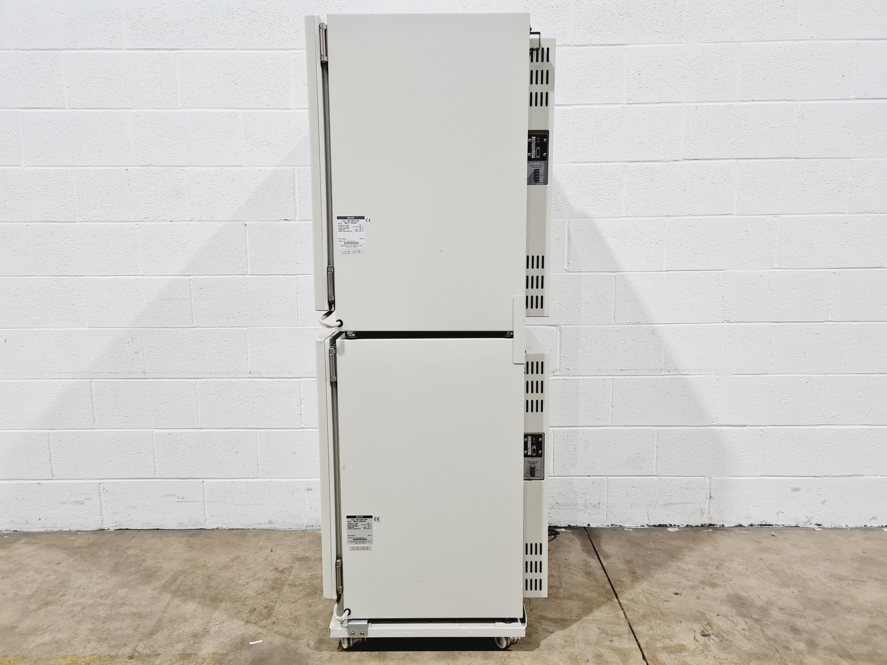 Image of Sanyo MCO-20AIC CO2 Incubator Double Stack 