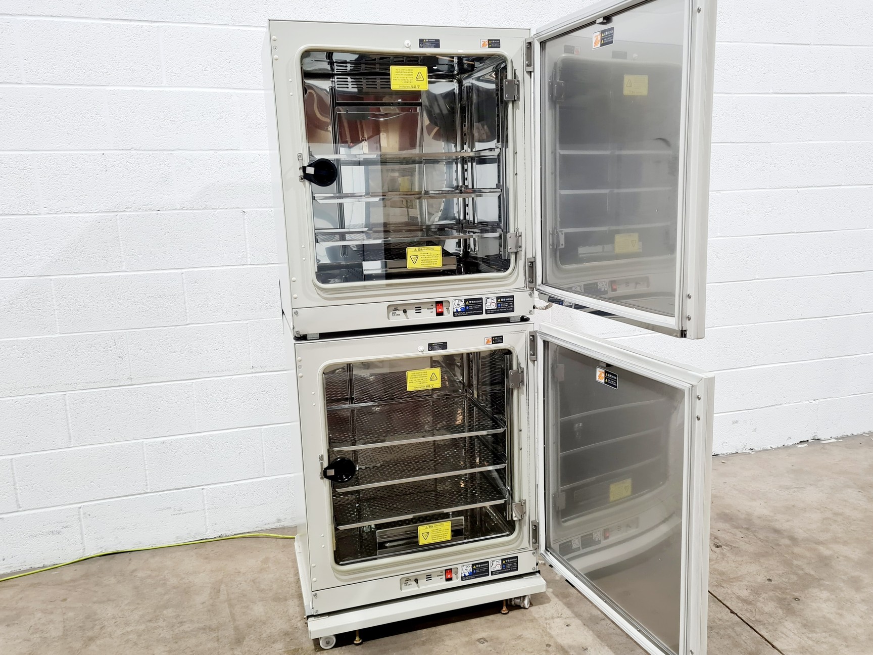 Image of Sanyo MCO-20AIC CO2 Incubator Double Stack 