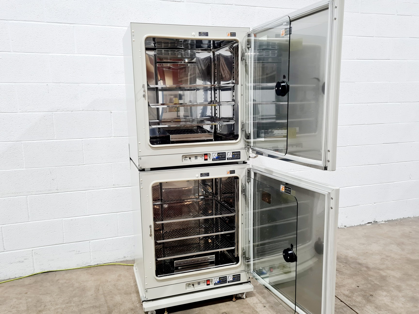 Image of Sanyo MCO-20AIC CO2 Incubator Double Stack 