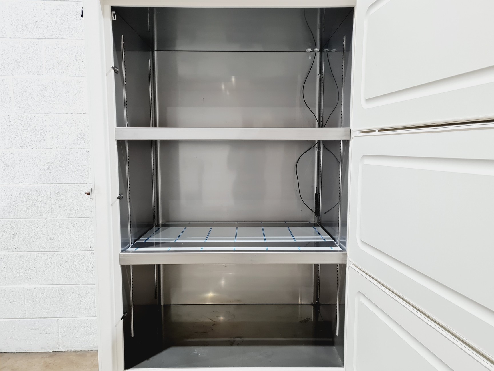 Image of New Brunswick Scientific Ultra Low Temperature Freezer - Innova U725