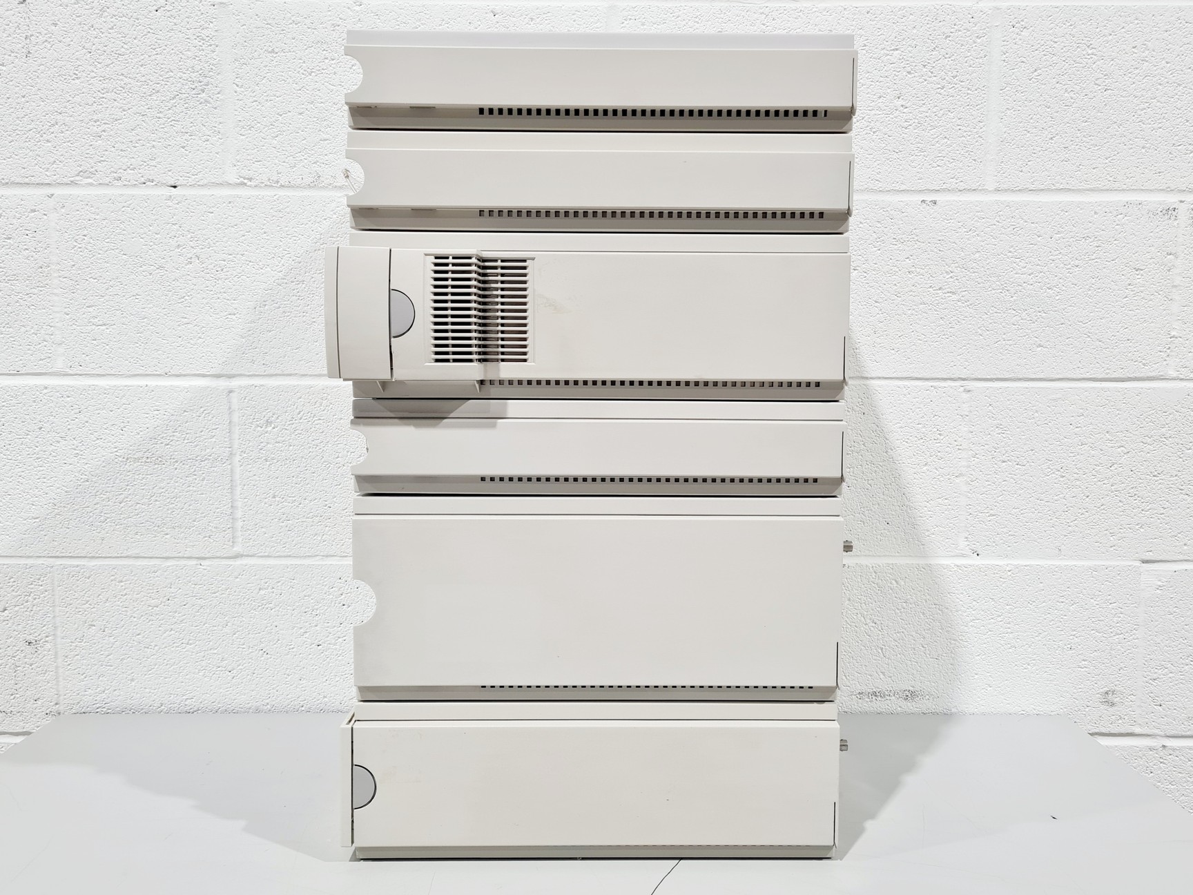 Image of Hewlett Packard Series 1100 with ColComp, 2 x Degasser, Bin Pump, QuatPump