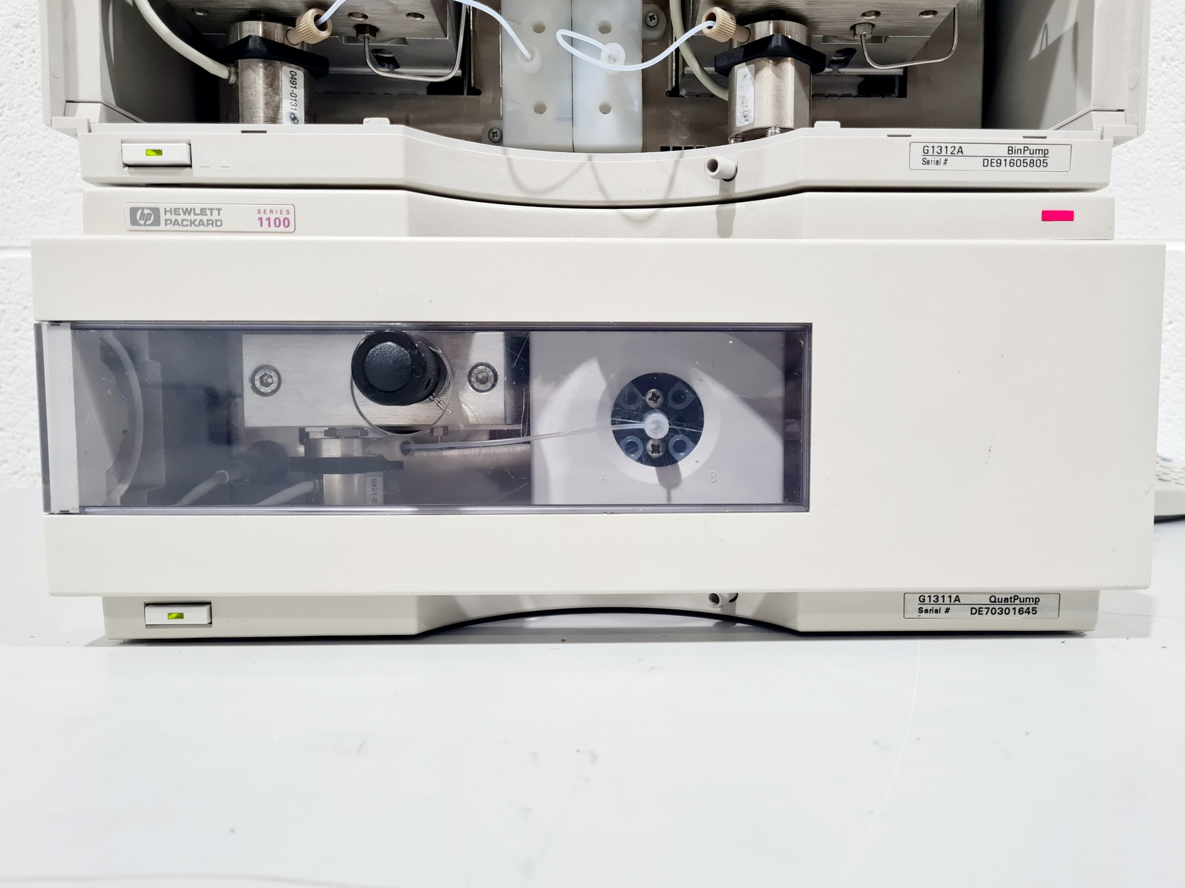 Image of Hewlett Packard Series 1100 with ColComp, 2 x Degasser, Bin Pump, QuatPump