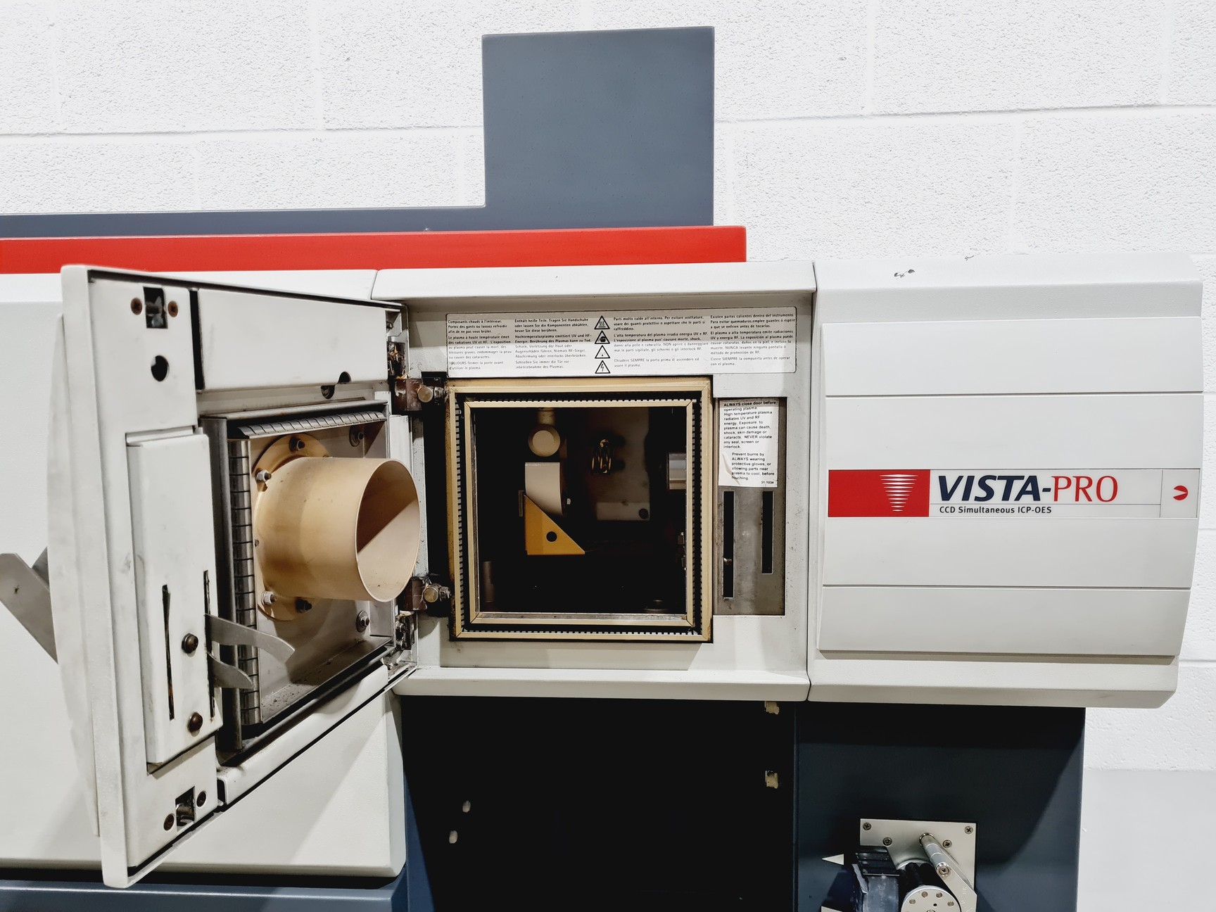 Image of Varian Vista-Pro CCD Simultaneous ICP-OES System w Chiller, Autosampler, and PC