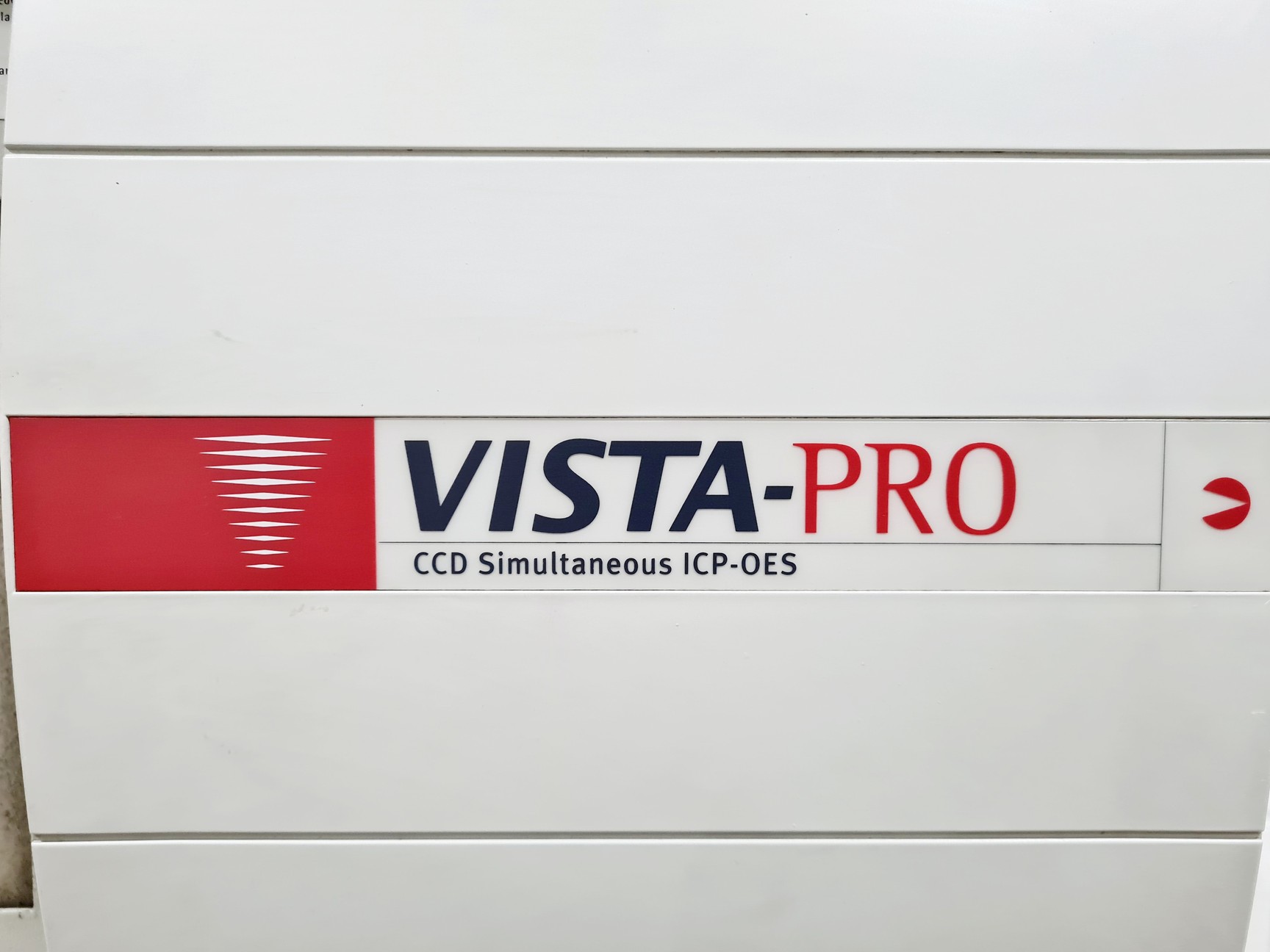 Image of Varian Vista-Pro CCD Simultaneous ICP-OES System w Chiller, Autosampler, and PC