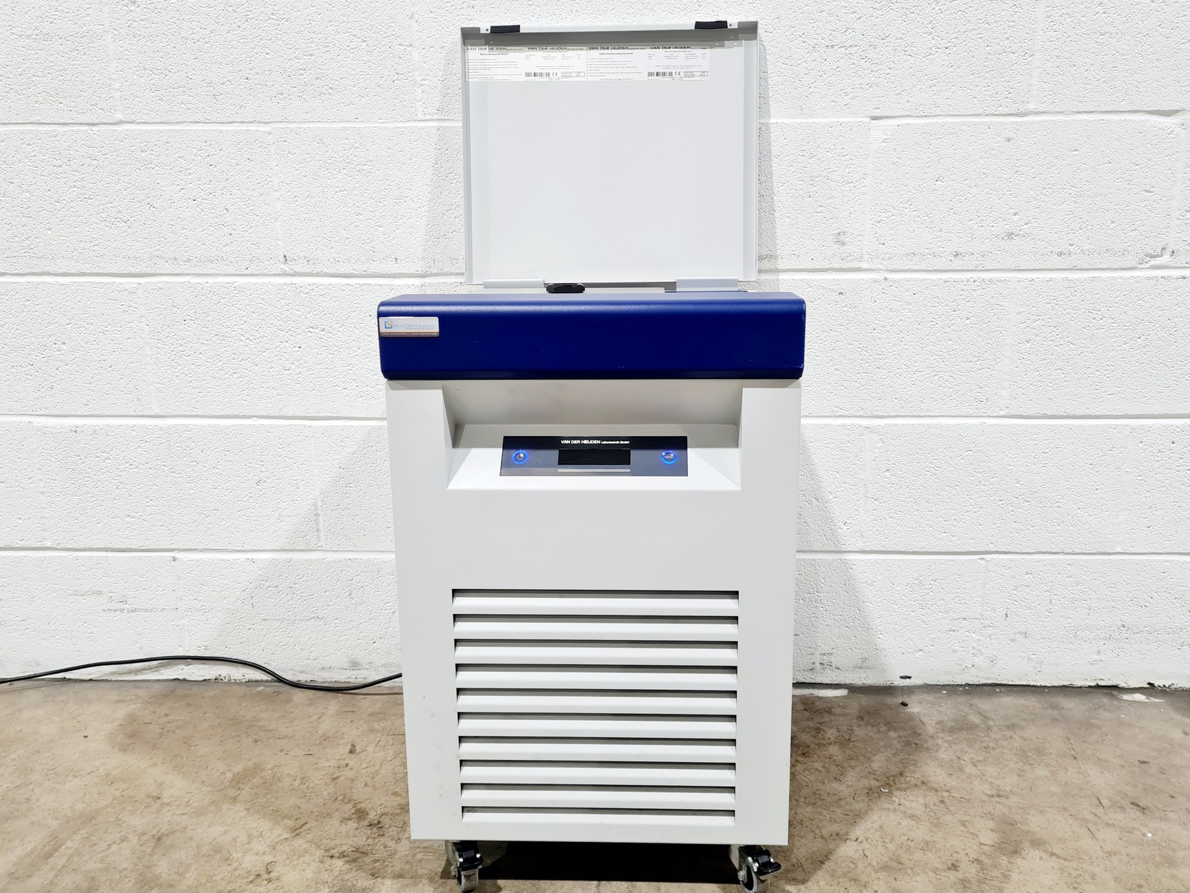 Image of Varian Vista-Pro CCD Simultaneous ICP-OES System w Chiller, Autosampler, and PC