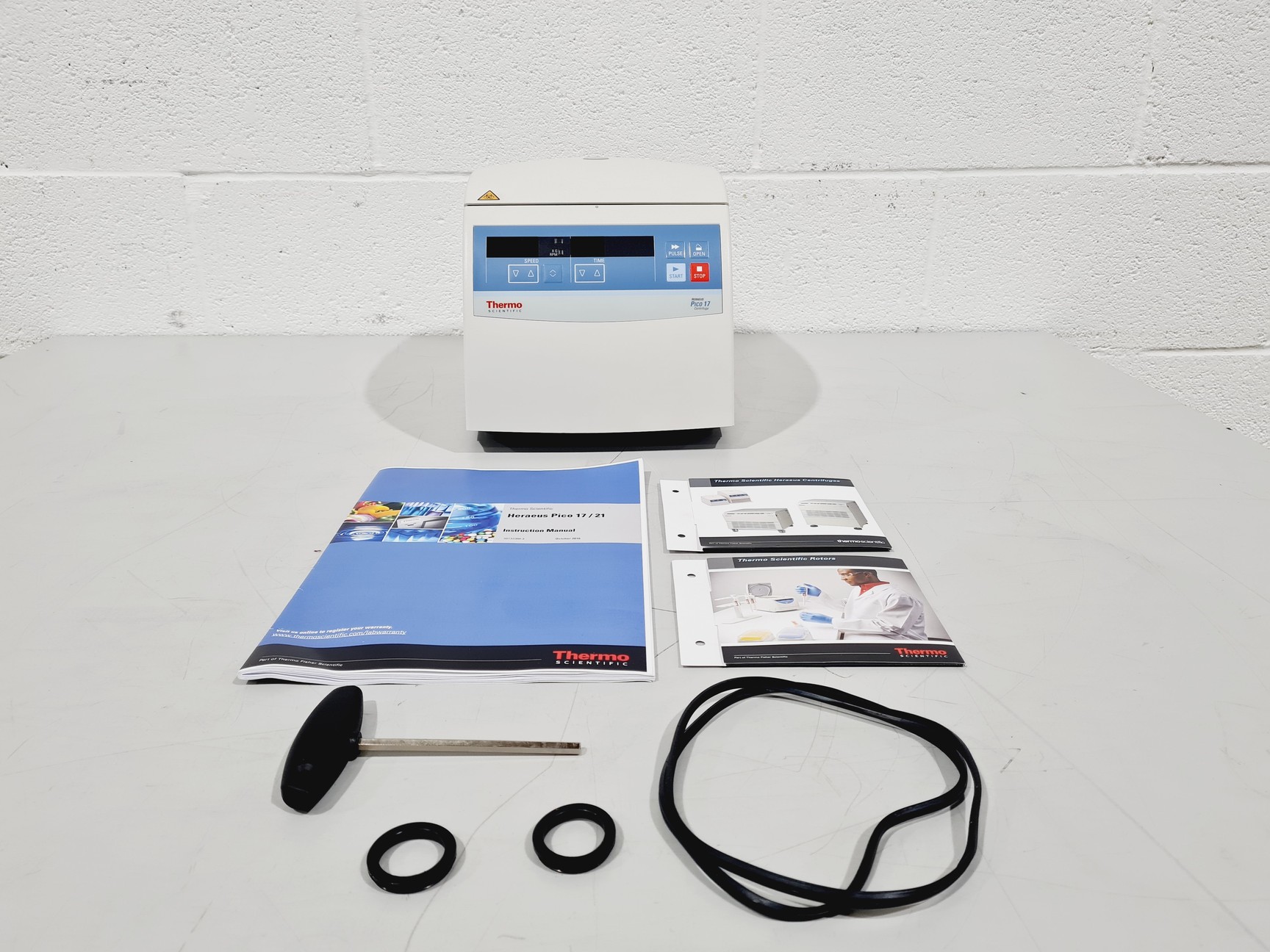 Image of Thermo Scientific Heraeus Pico 17 Benchtop Centrifuge 120V Lab