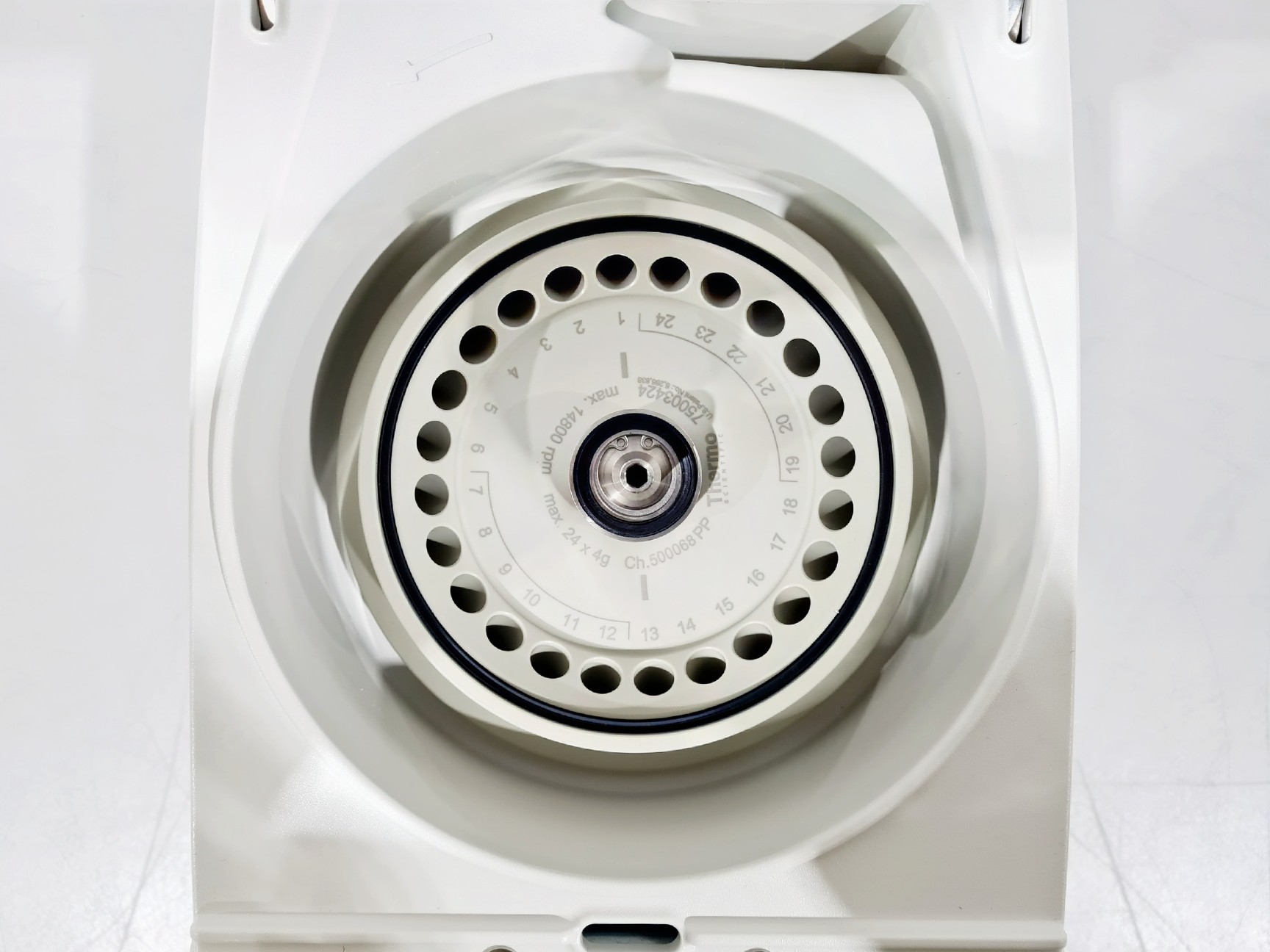 Image of Thermo Scientific Heraeus Pico 17 Benchtop Centrifuge 120V Lab