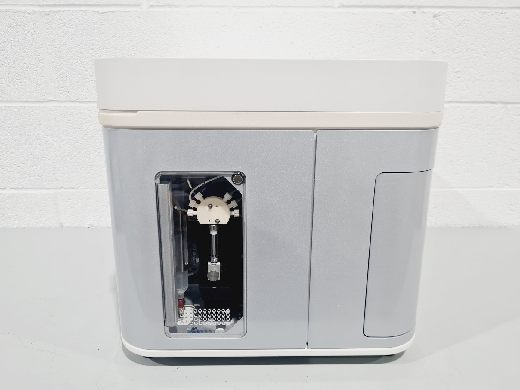 Image of Life Technologies Attune NxT Acoustic Focusing Cytometer AFC2 W/ PC + Software 