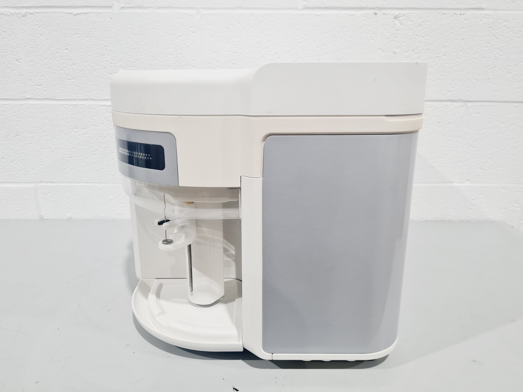 Image of Life Technologies Attune NxT Acoustic Focusing Cytometer AFC2 W/ PC + Software 