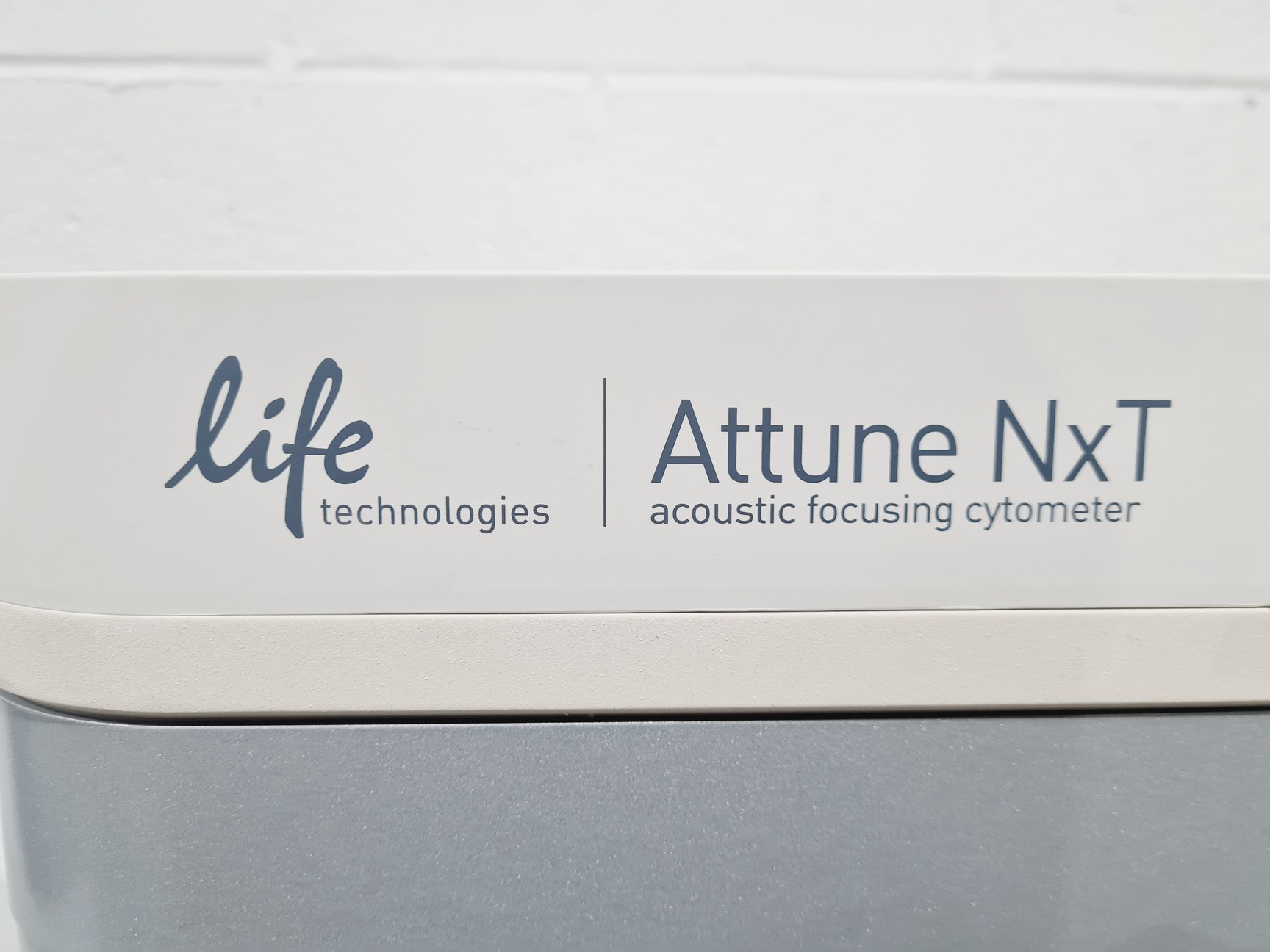 Image of Life Technologies Attune NxT Acoustic Focusing Cytometer AFC2 W/ PC + Software 