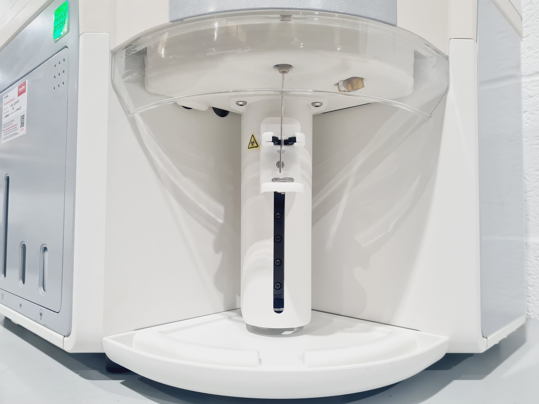 Image of Life Technologies Attune NxT Acoustic Focusing Cytometer AFC2 W/ PC + Software 