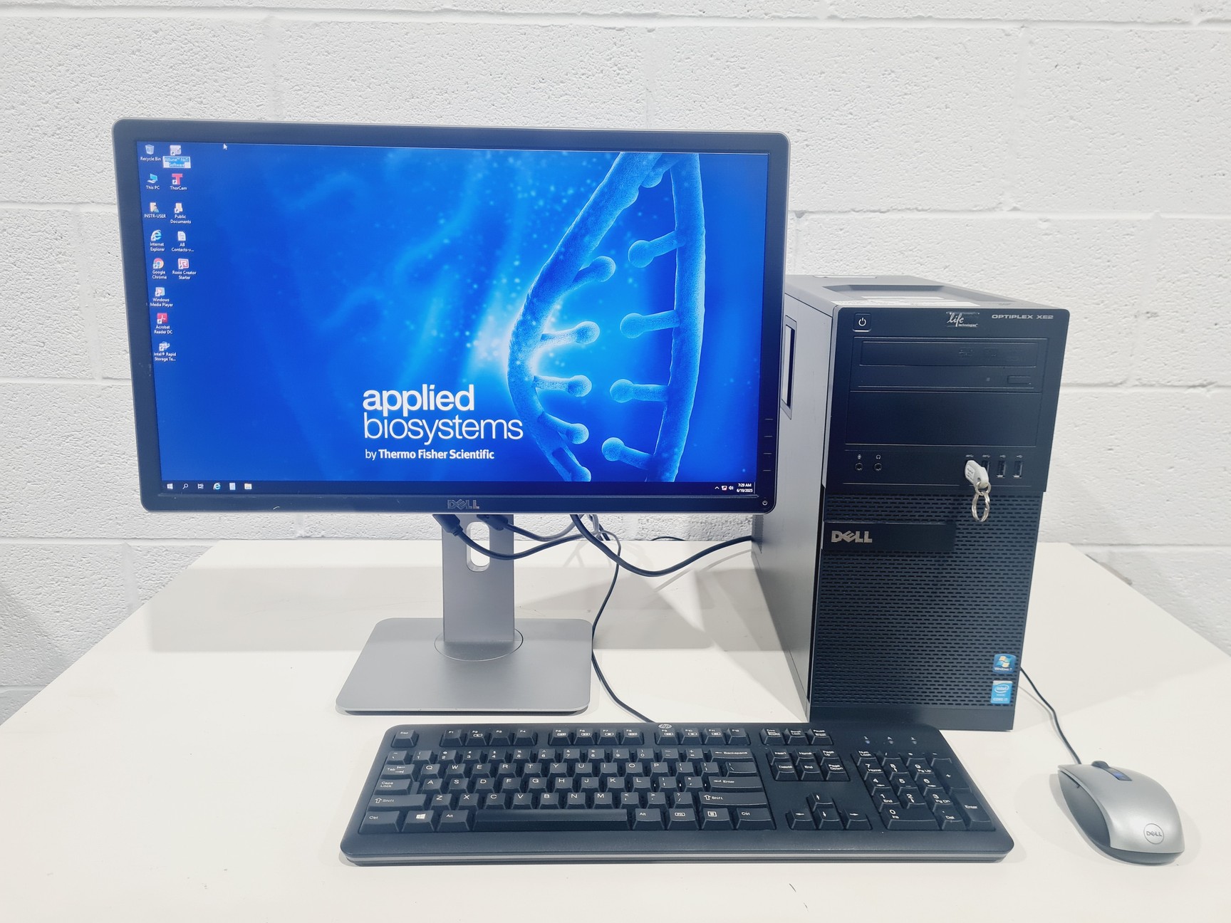Image of Life Technologies Attune NxT Acoustic Focusing Cytometer AFC2 W/ PC + Software 