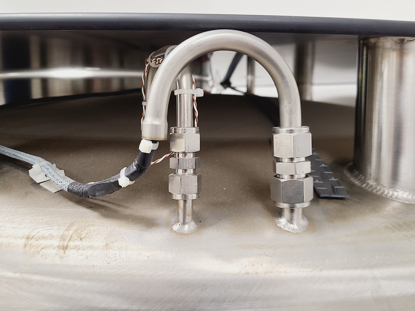 Image of Taylor-Wharton LABS-40K Liquid Nitrogen Cryogenic Storage Tank