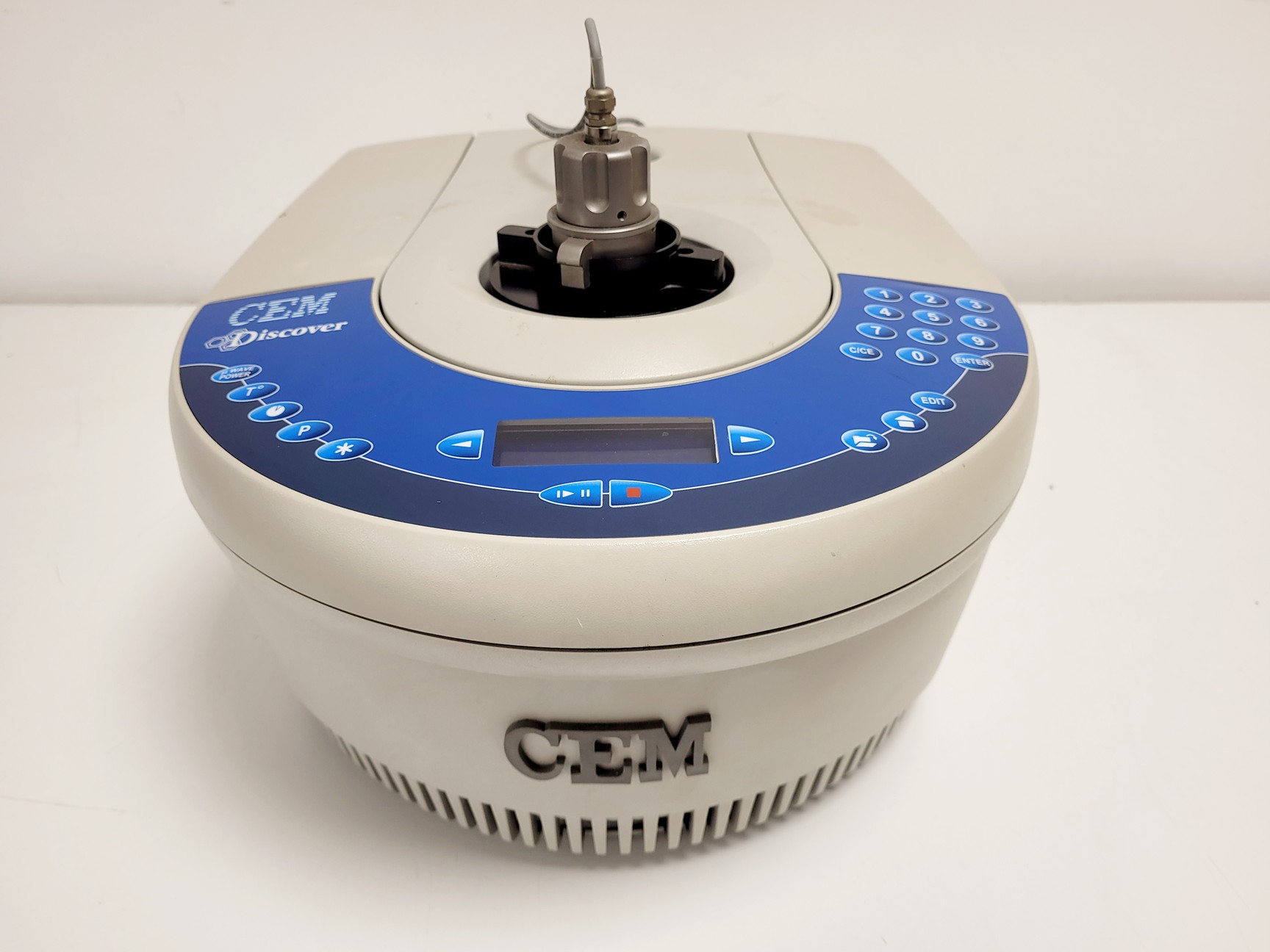 Image of CEM Discover System Microwave Reactor Sythesiser