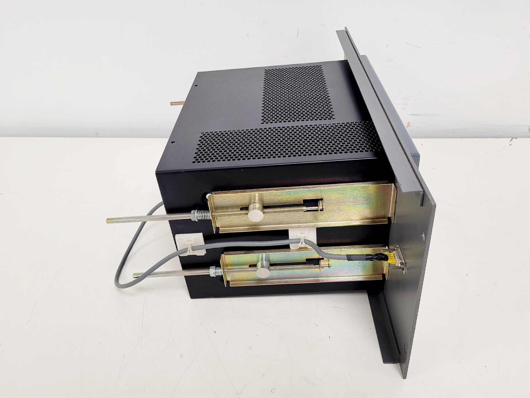 Image of Peek Measurement Model 4400 Alarm Monitor with Server Rack