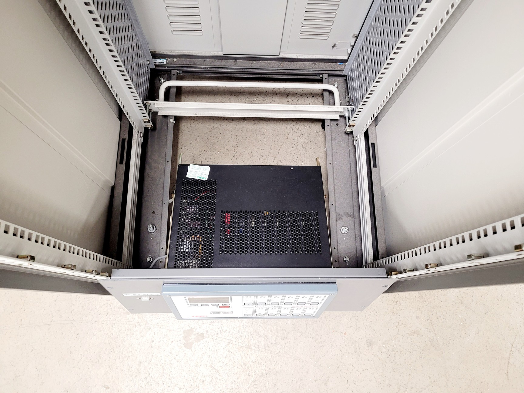 Image of Peek Measurement Model 4400 Alarm Monitor with Server Rack