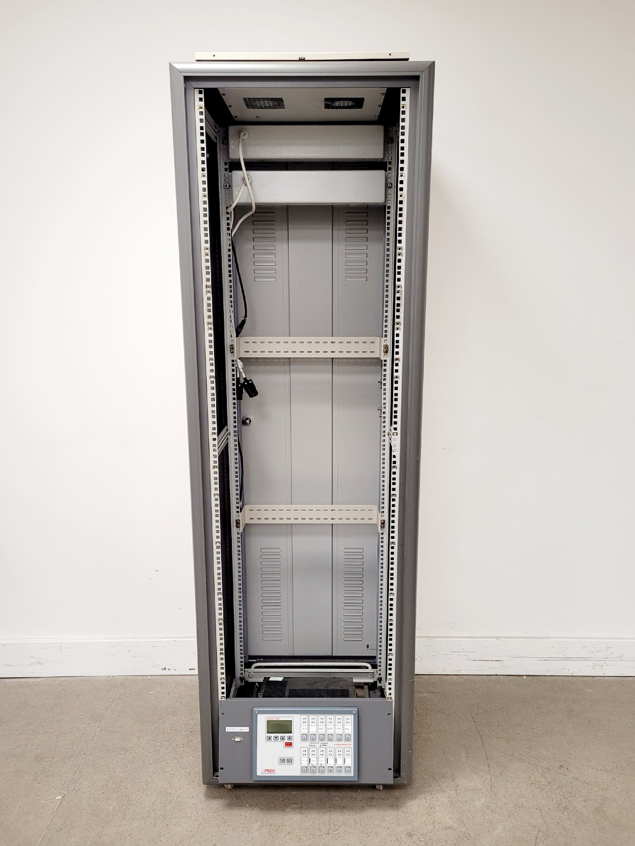 Image of Peek Measurement Model 4400 Alarm Monitor with Server Rack