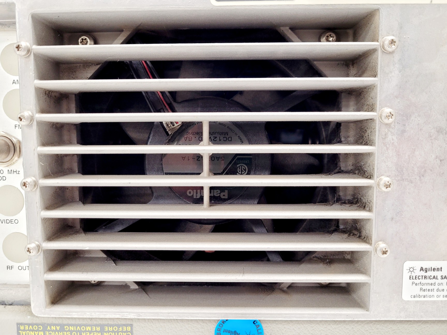 Image of Hewlett Packard 8664A Synthesized Signal Generator