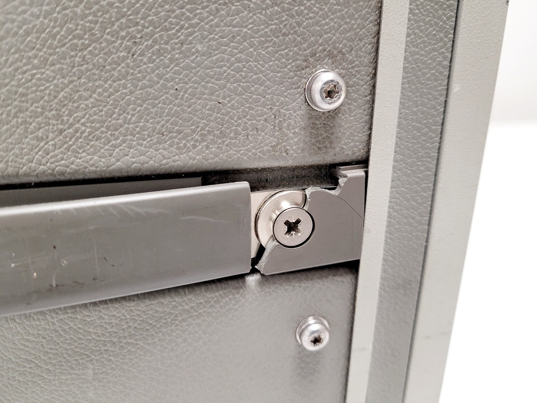 Image of Hewlett Packard 8664A Synthesized Signal Generator