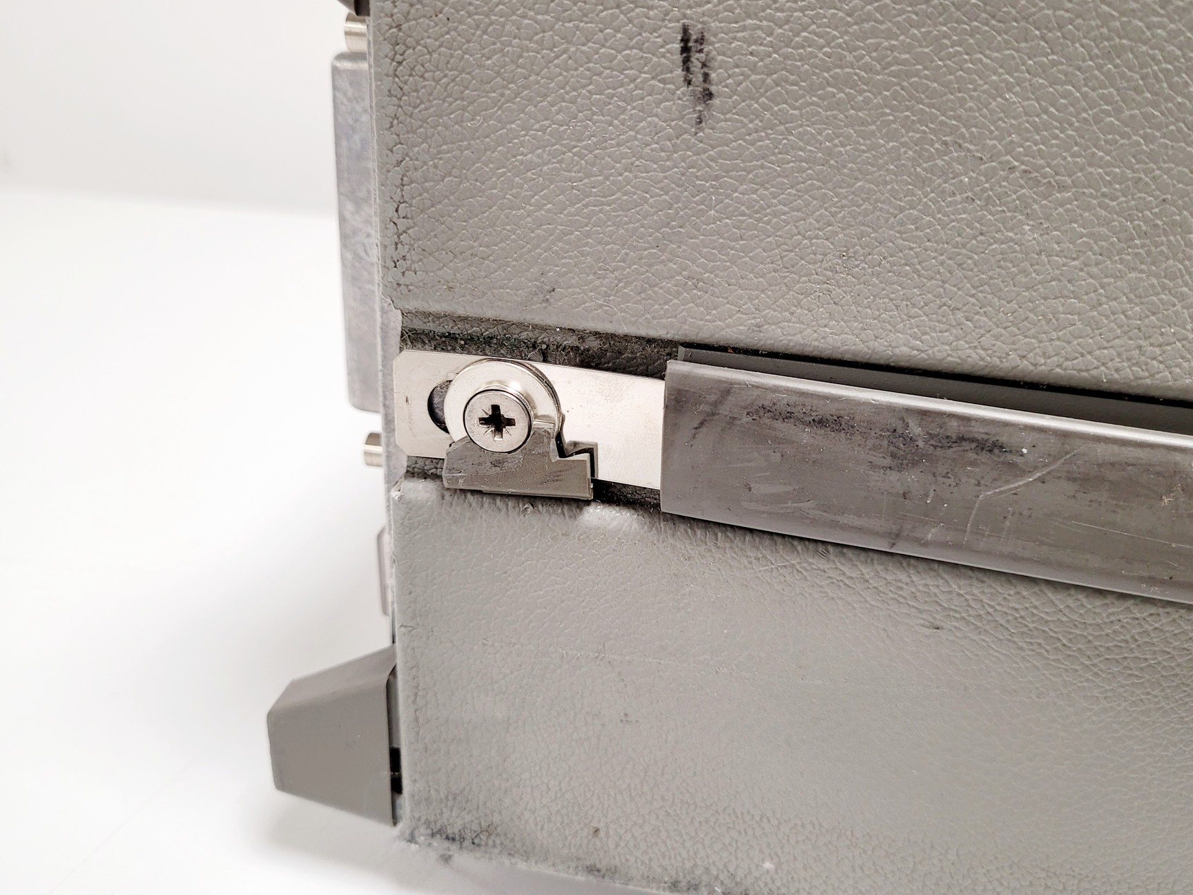 Image of Hewlett Packard 8664A Synthesized Signal Generator